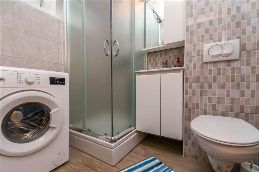 Apartment A6, for 5 persons