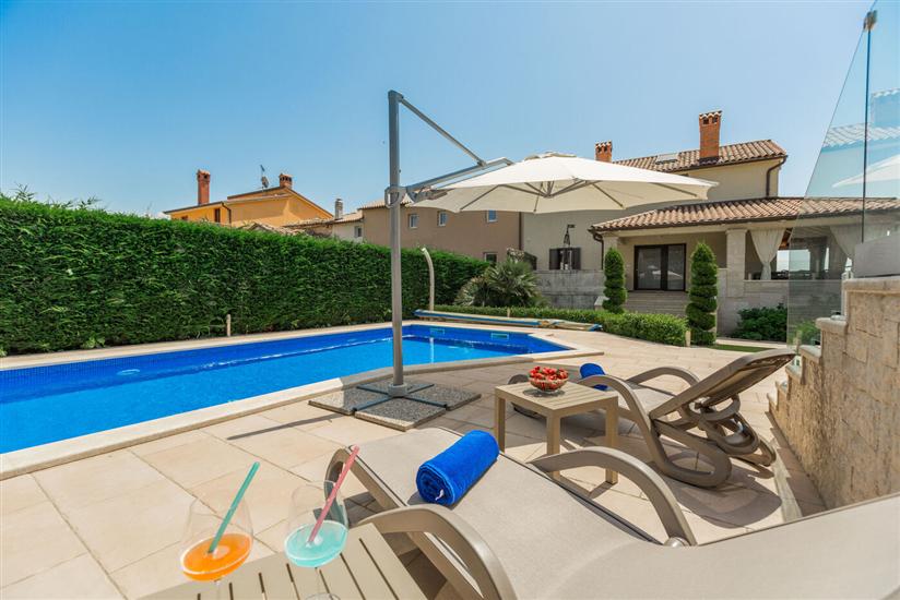 Villa Anabel s bazenom i whirlpool-om