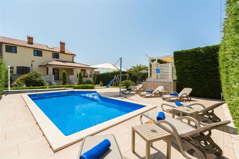 Villa Anabel s bazenom i whirlpool-om