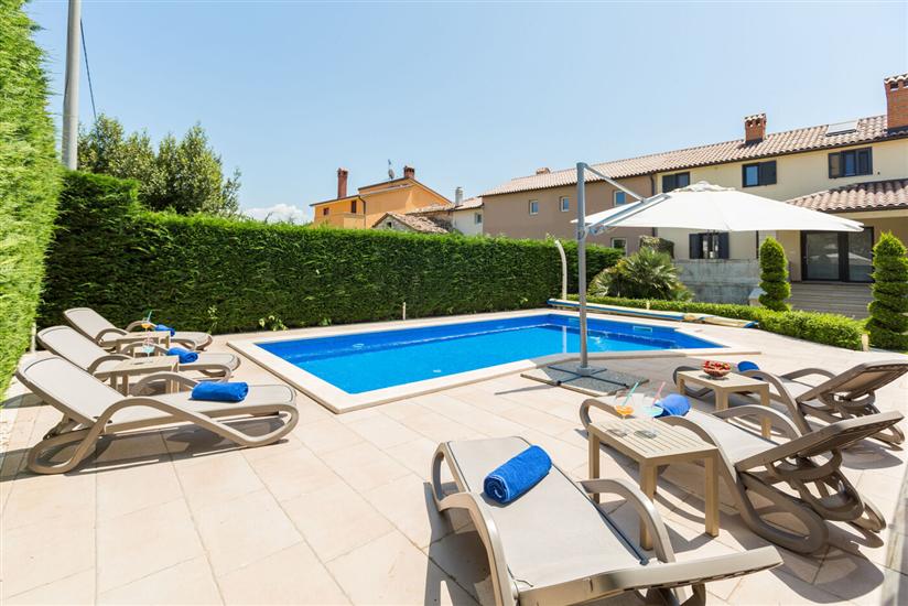 Villa Anabel s bazenom i whirlpool-om