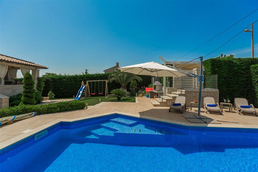 Villa Anabel s bazenom i whirlpool-om