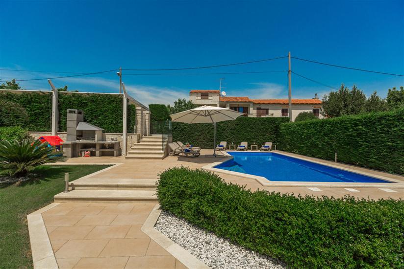 Villa Anabel s bazenom i whirlpool-om