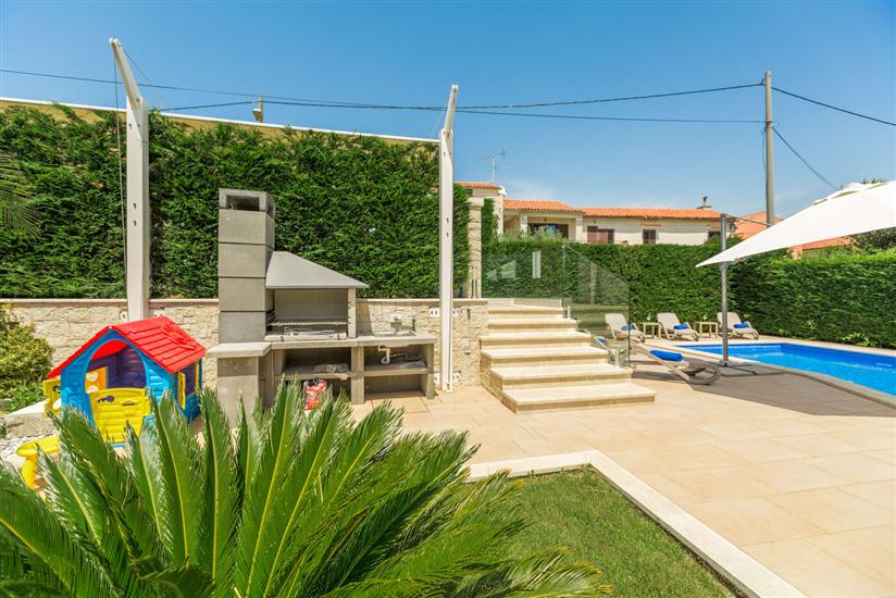 Villa Anabel s bazenom i whirlpool-om