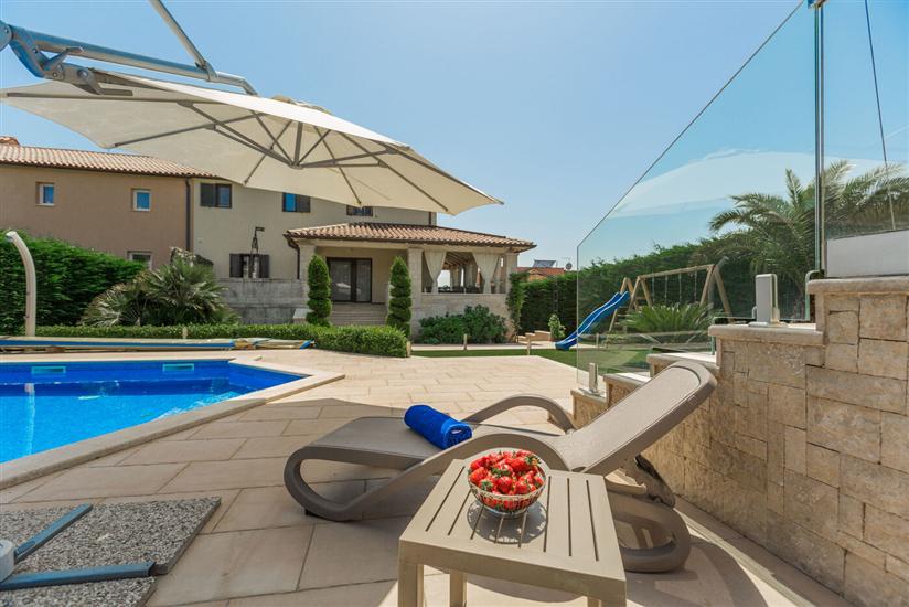 Villa Anabel s bazenom i whirlpool-om