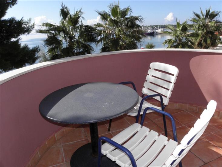 Apartment A8, for 6 persons
