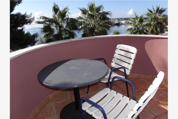 Apartment A8, for 6 persons