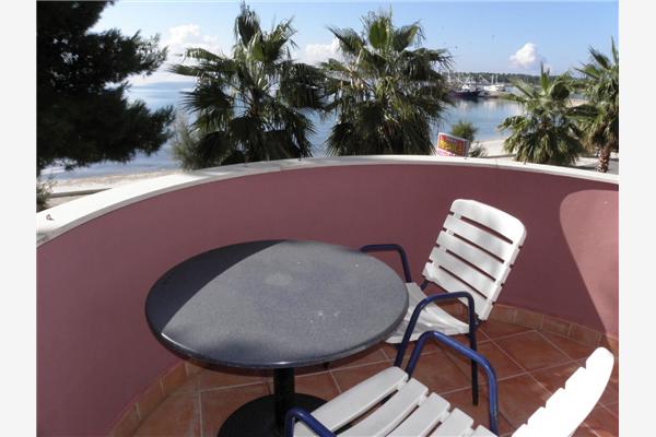 Apartment A8, for 6 persons