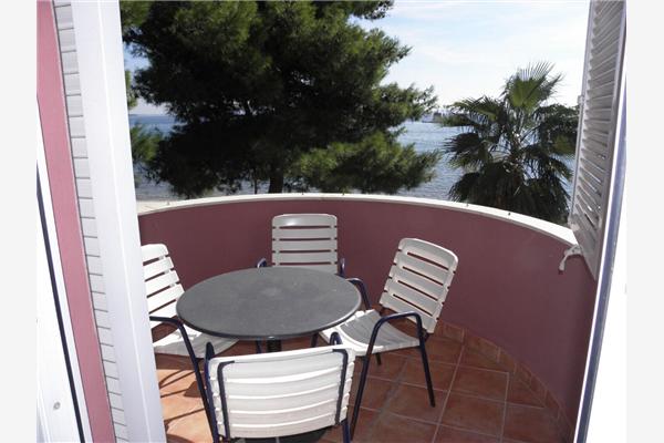 Apartment A8, for 6 persons