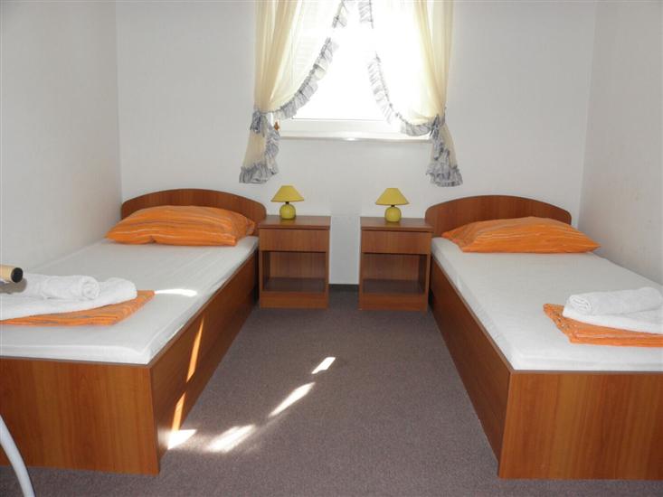 Apartment A8, for 6 persons