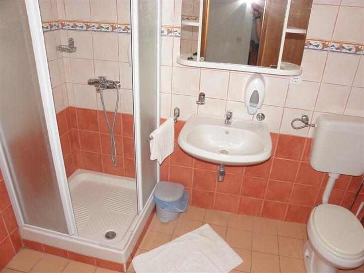 Apartment A8, for 6 persons