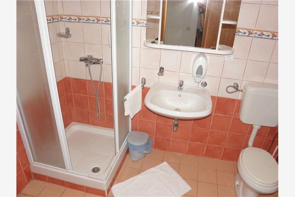 Apartment A8, for 6 persons