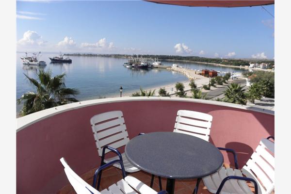 Apartment A17, for 6 persons