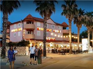 Apartments Monika Vir - island Vir, Size 55.00 m2, Airline distance to the sea 10 m, Airline distance to town centre 500 m