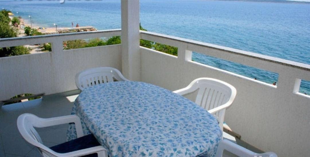 Apartment A4, for 6 persons