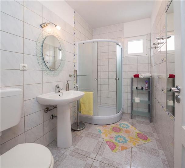 Apartment A1, for 5 persons