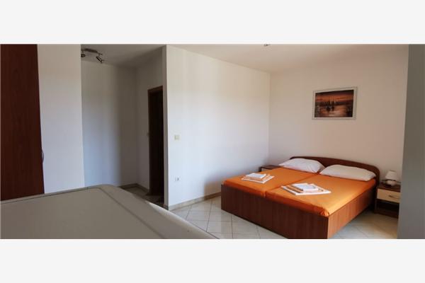 Apartment A2, for 6 persons