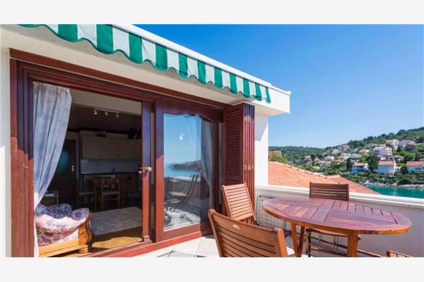 House K1, for 17 persons