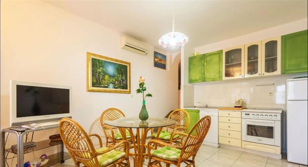 House K1, for 17 persons