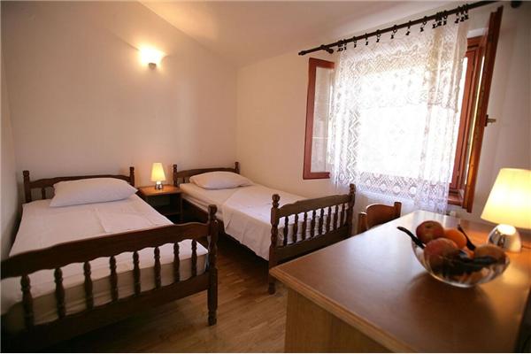 House K1, for 17 persons