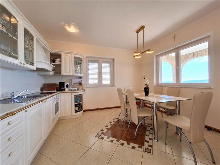 Apartment A2, for 6 persons