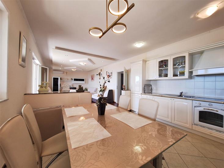 Apartment A2, for 6 persons