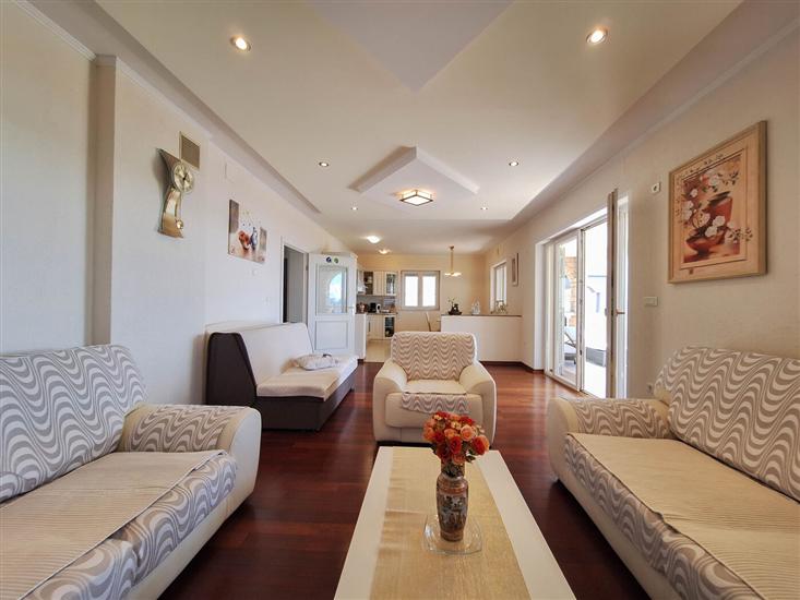 Apartment A2, for 6 persons