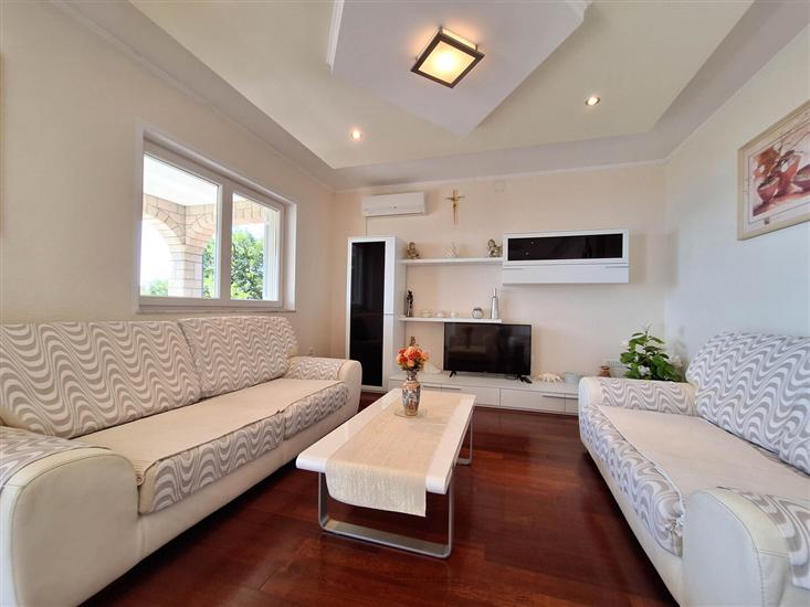 Apartment A2, for 6 persons