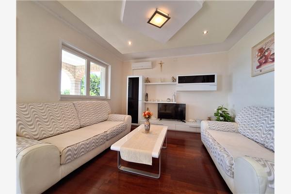 Apartment A2, for 6 persons