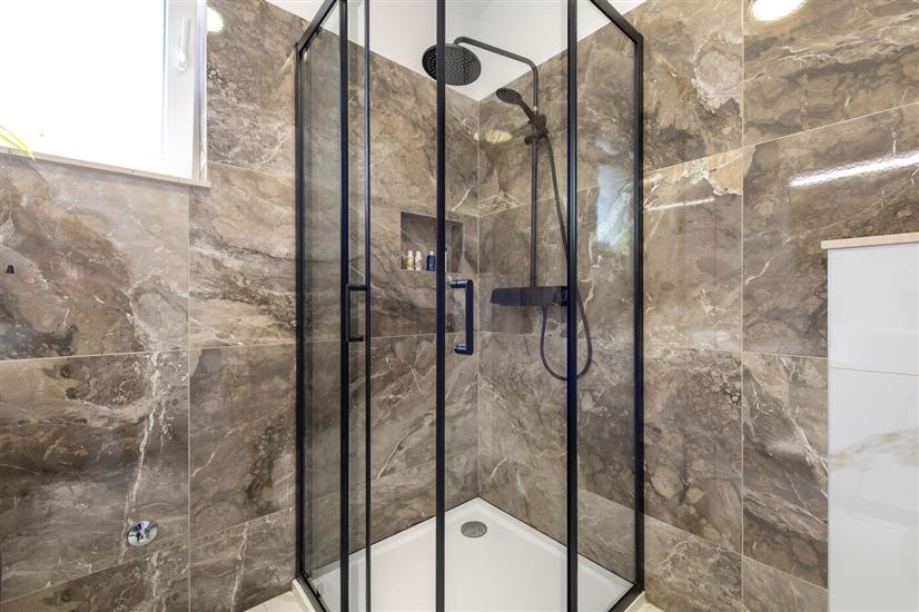 Hiša K1, na 8 osebe