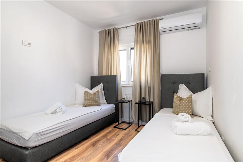 Hiša K1, na 8 osebe