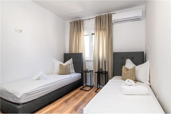 Hiša K1, na 8 osebe