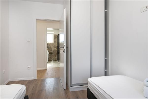 Hiša K1, na 8 osebe