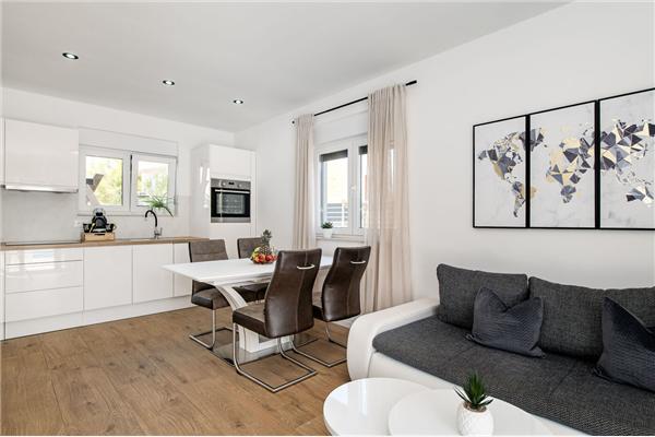 Hiša K1, na 8 osebe