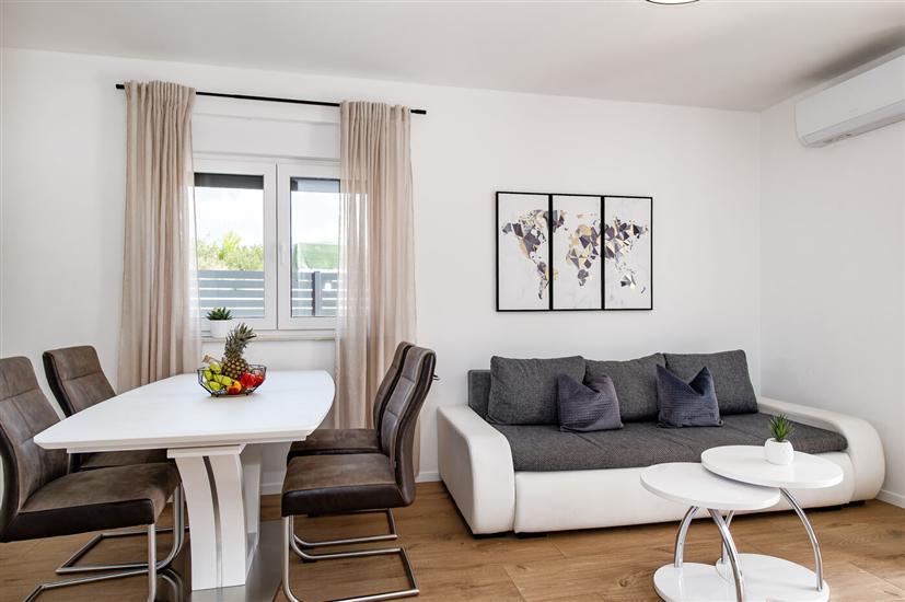 Hiša K1, na 8 osebe