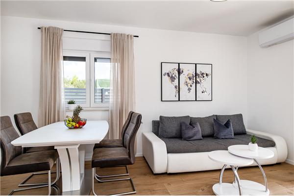 Hiša K1, na 8 osebe