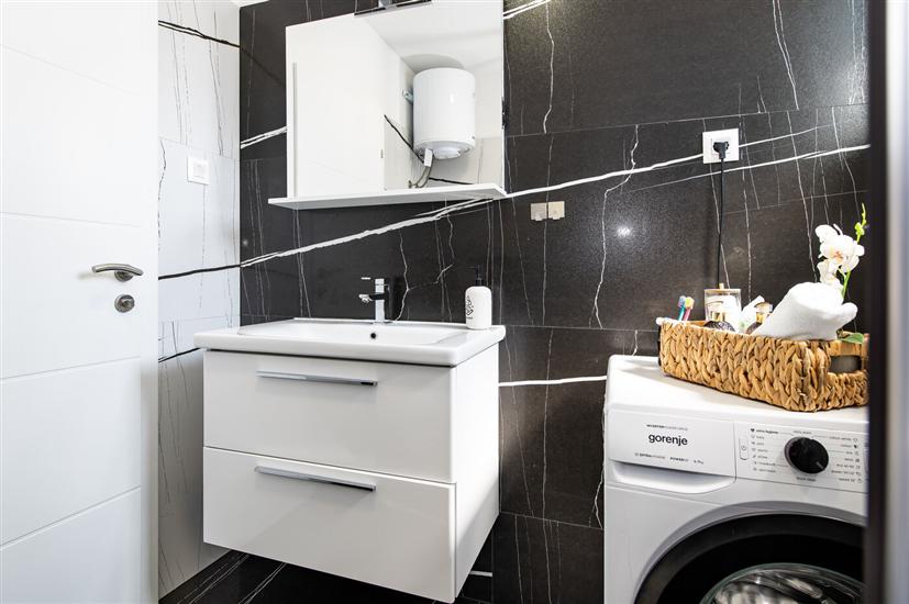 Hiša K1, na 8 osebe