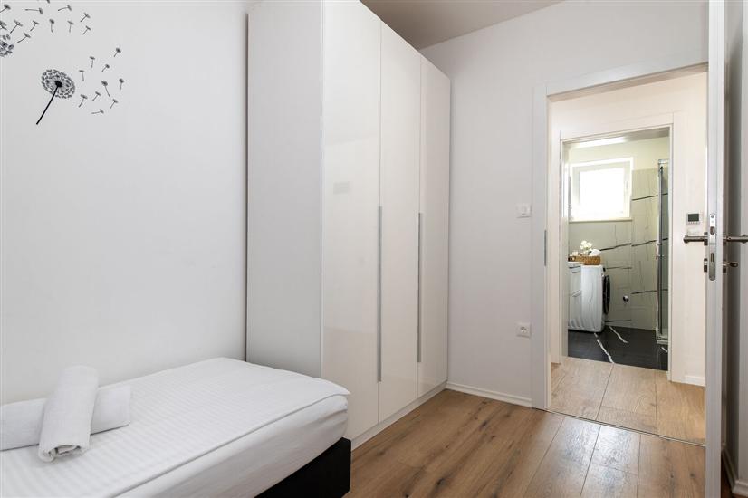 Hiša K1, na 8 osebe