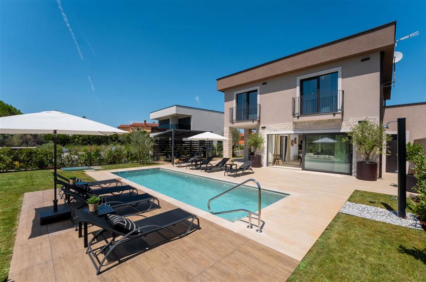 Villa Palazzina I s bazenom i wellnesom