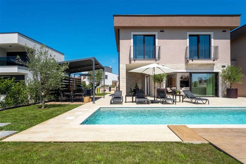 Villa Palazzina I s bazenom i wellnesom