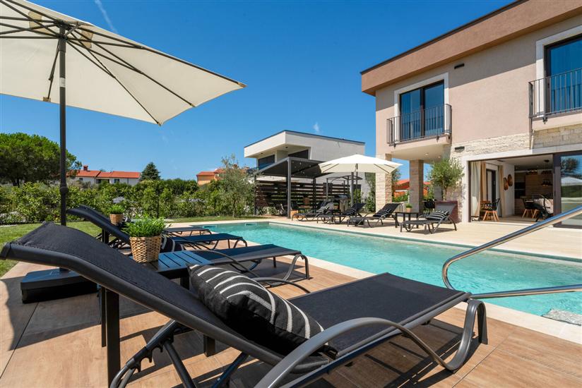 Villa Palazzina I s bazenom i wellnesom