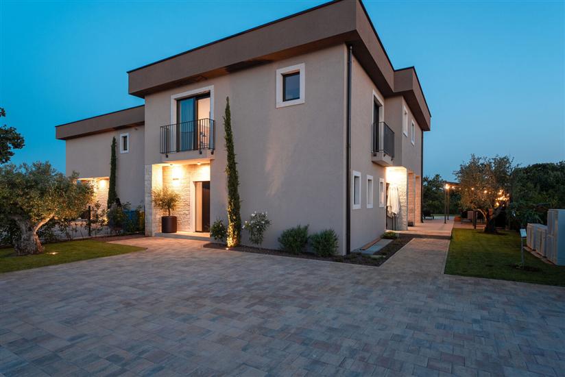 Villa Palazzina I s bazenom i wellnesom