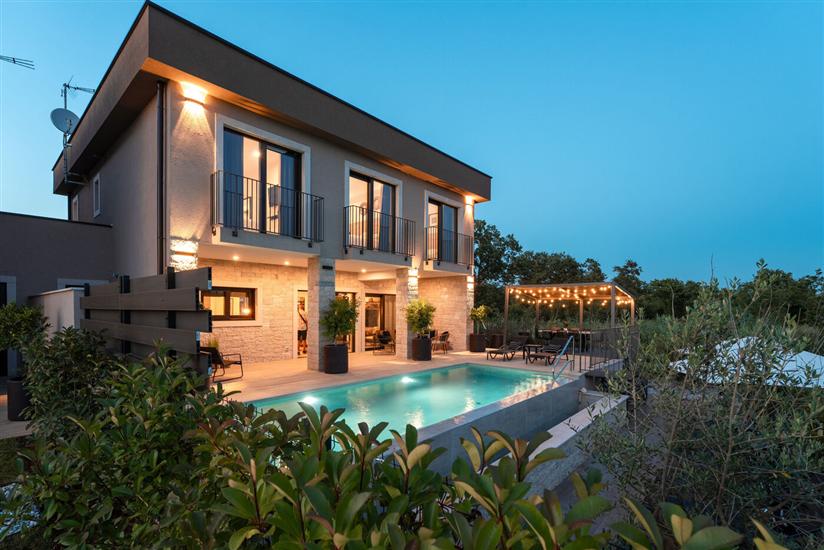Villa Palazzina II s bazenom i wellnesom