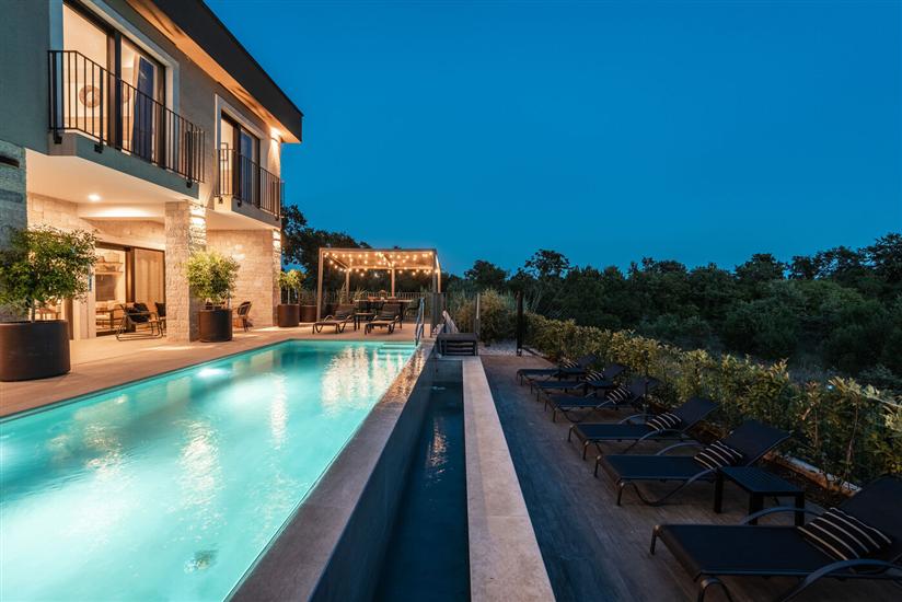 Villa Palazzina II s bazenom i wellnesom