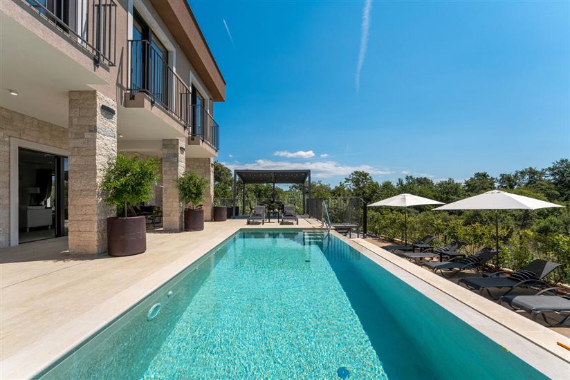 Villa Palazzina II s bazenom i wellnesom