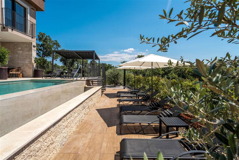 Villa Palazzina II s bazenom i wellnesom