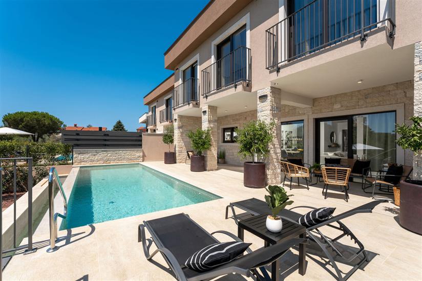 Villa Palazzina II s bazenom i wellnesom