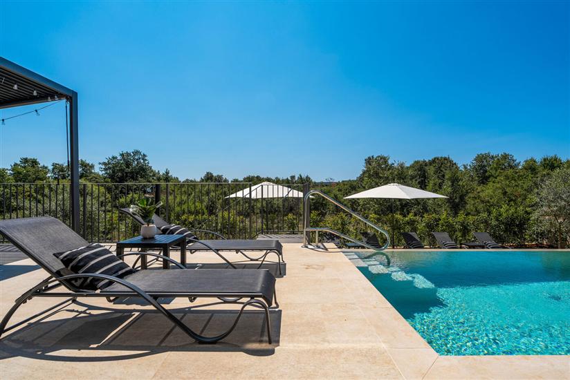 Villa Palazzina II s bazenom i wellnesom