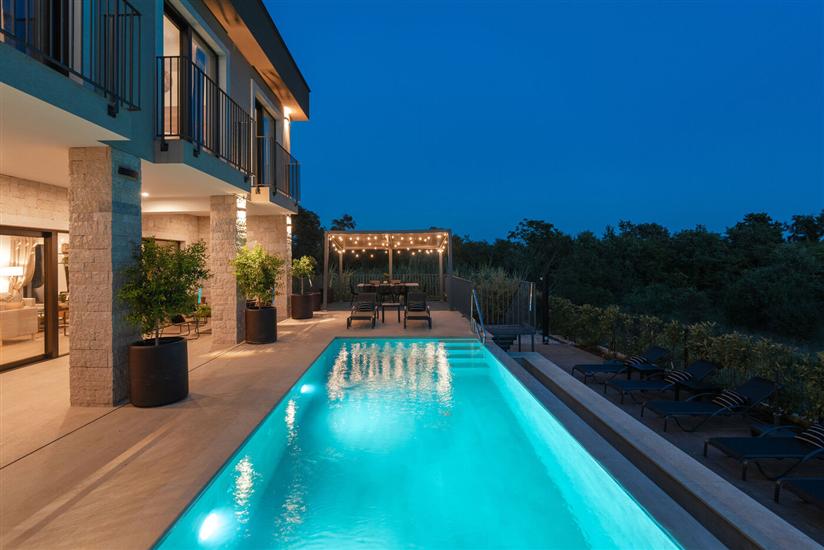 Villa Palazzina II s bazenom i wellnesom