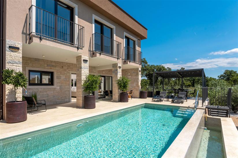 Villa Palazzina II s bazenom i wellnesom