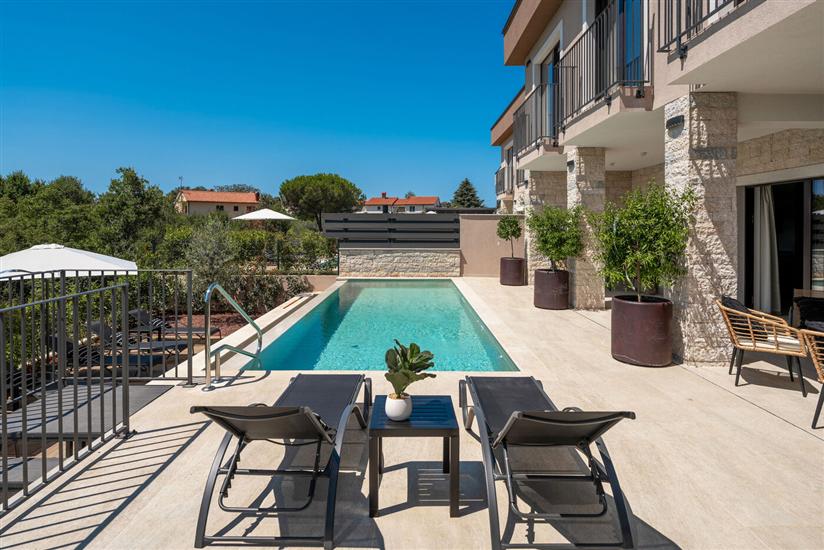 Villa Palazzina II s bazenom i wellnesom